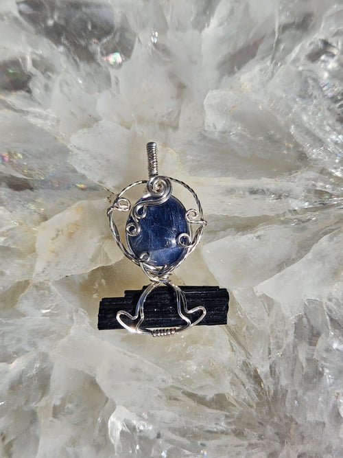 Blue kyanite pendant