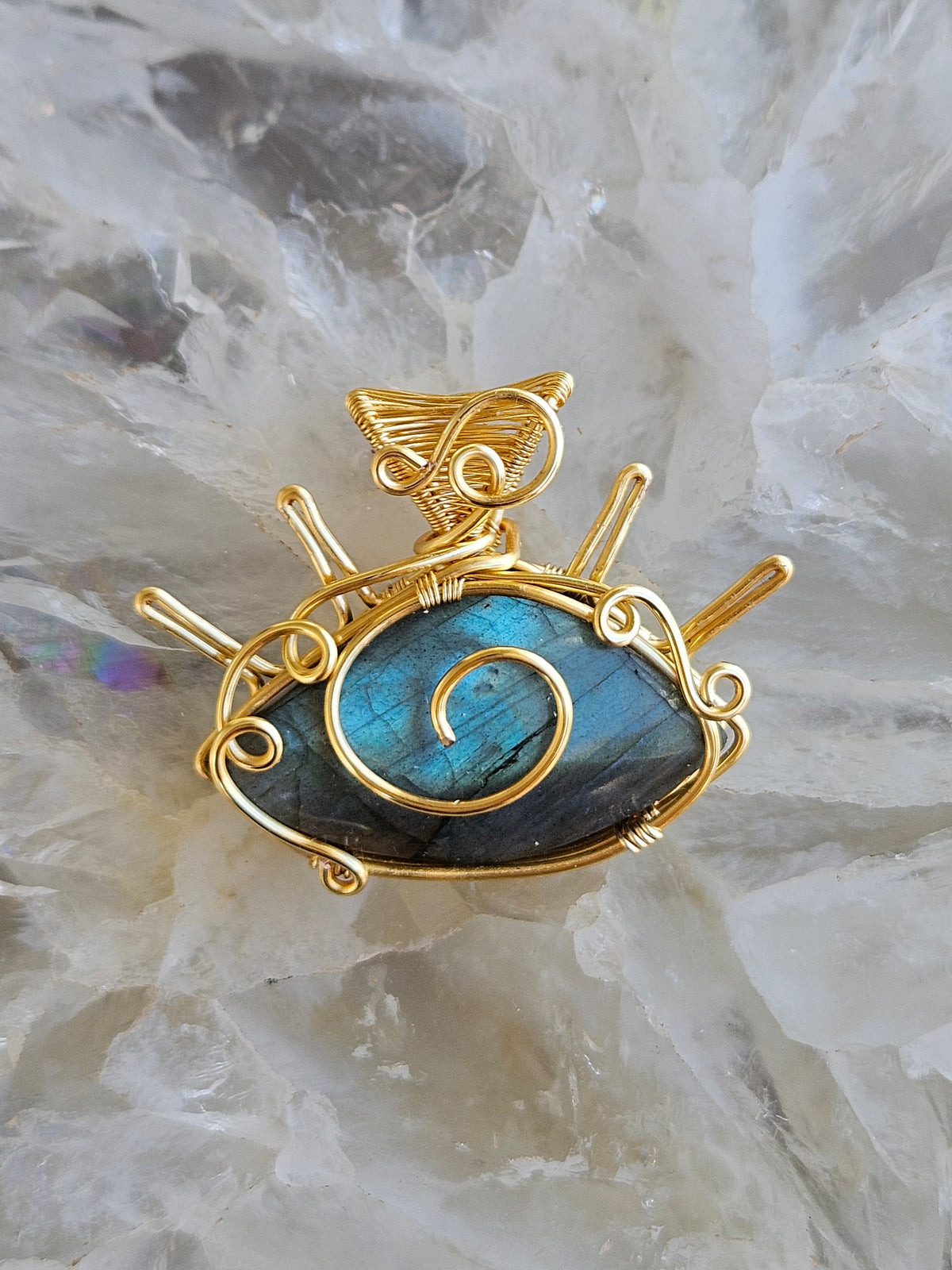Labradorite eye pendant