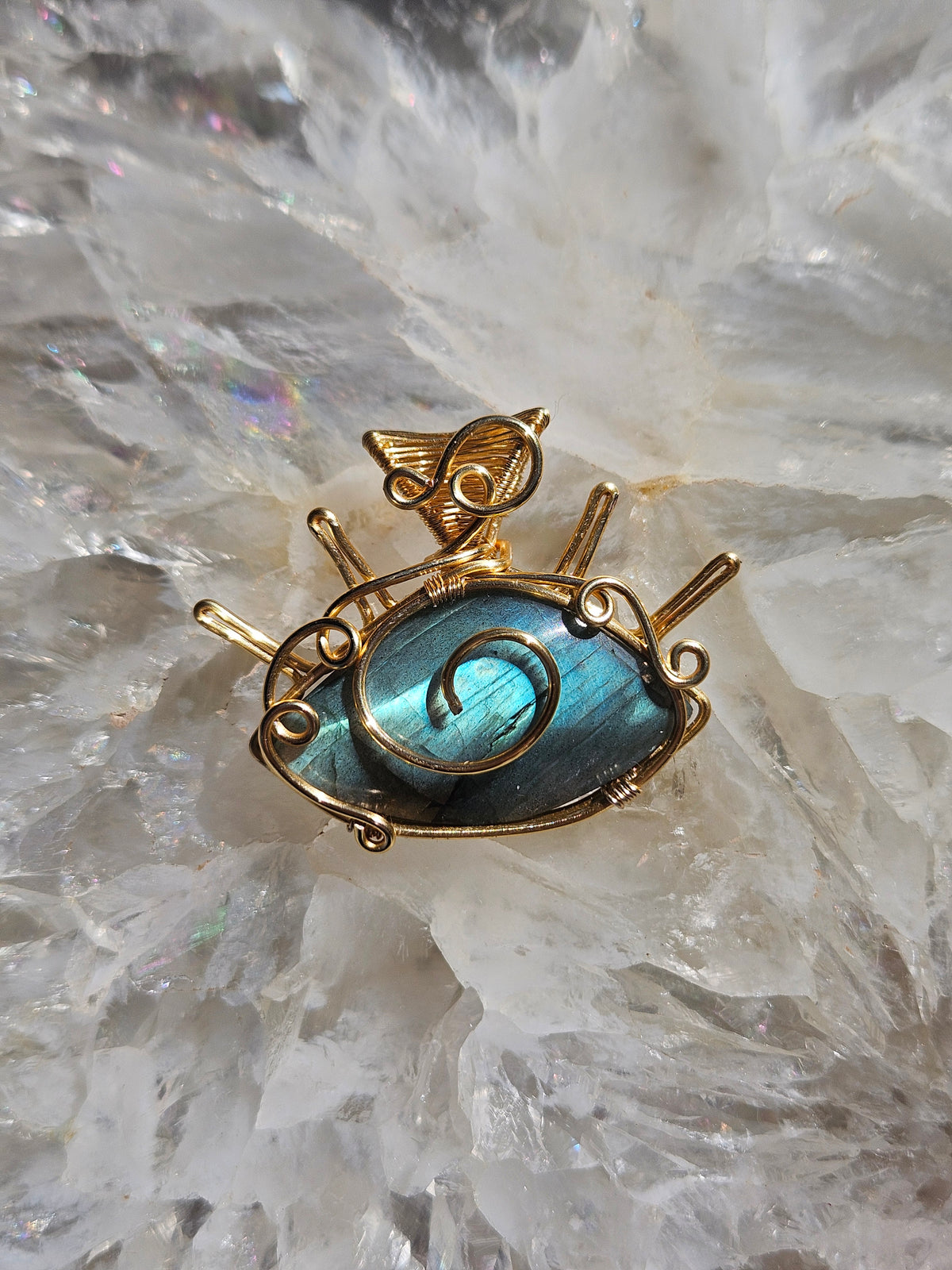 Labradorite eye pendant