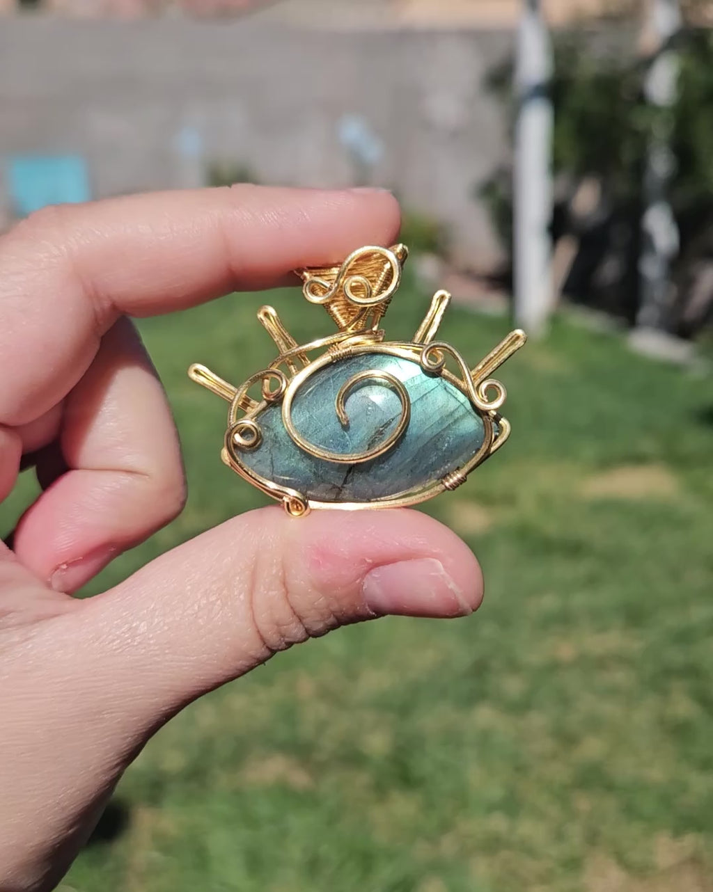 Labradorite eye pendant